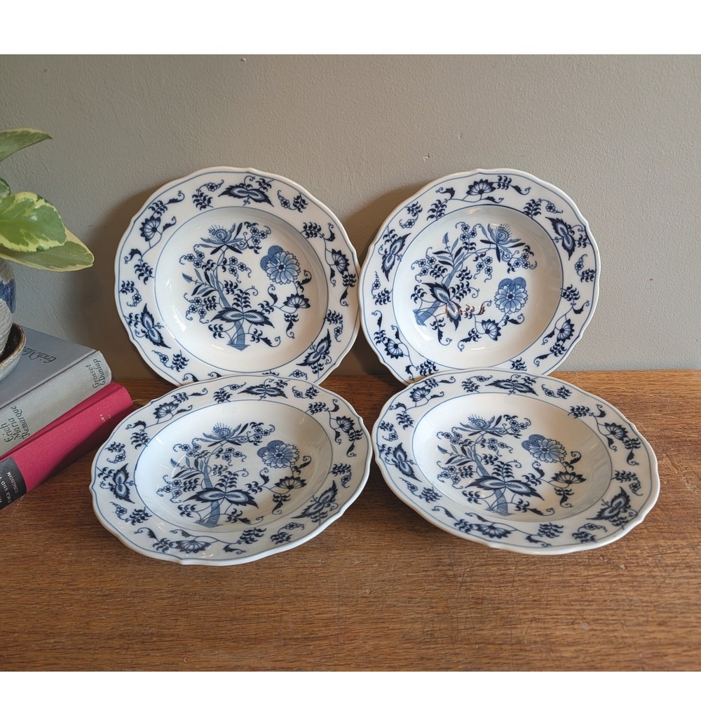 Blue Danube Rim Soup Bowls Set of 4 Blue Onion Pattern Scalloped Japan 8.5"